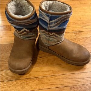 Ugg Pendleton boots sz 8